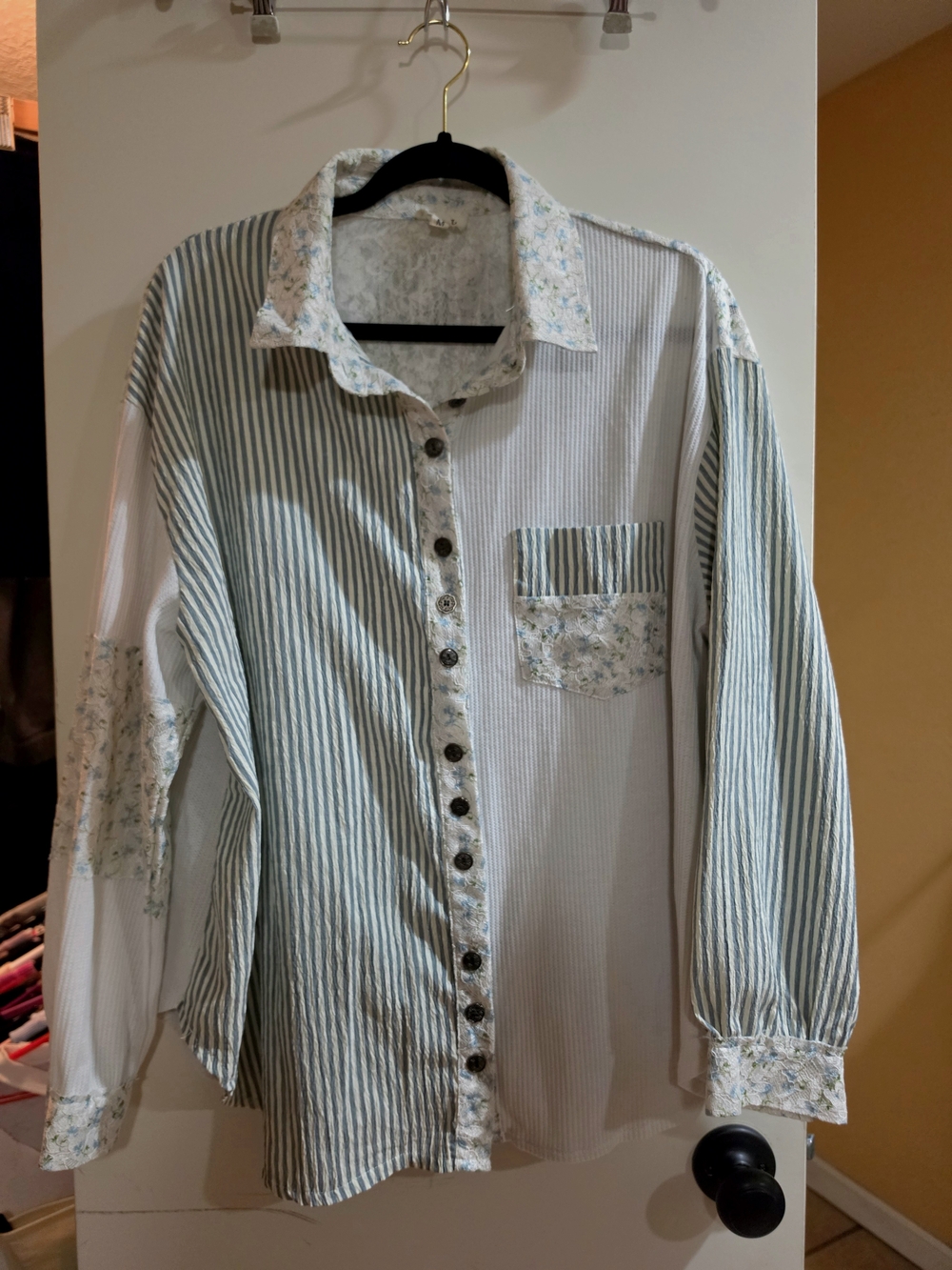 POL Floral Lace Women's Top in White and Light Blue
